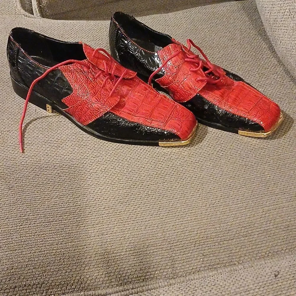 Men's Red & Black Faux Crocodile Pattern Shoes With Gold Tips & Heel Accent LL3